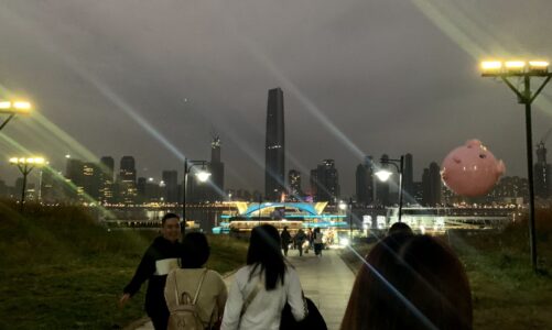 Eksplorasi Malam di Wuhan