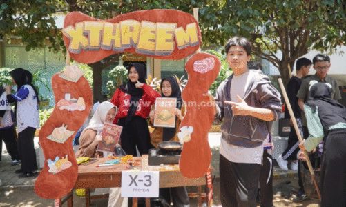 KTS ’25: Asah Kemampuan Berbisnis! Siswa-siswi SMA Khadijah Menjual Berbagai Makanan Bergizi!